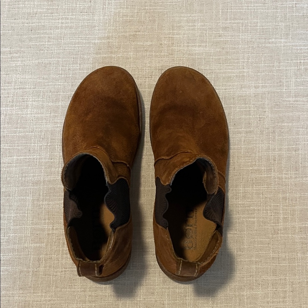 Born Women’s Brown Chukka Boots
